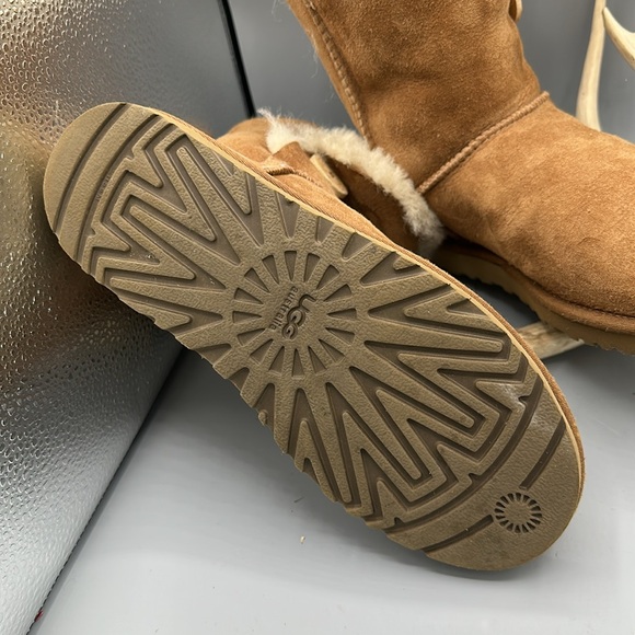 Ugg Bailey Button II, Sz 7 - Picture 4 of 5
